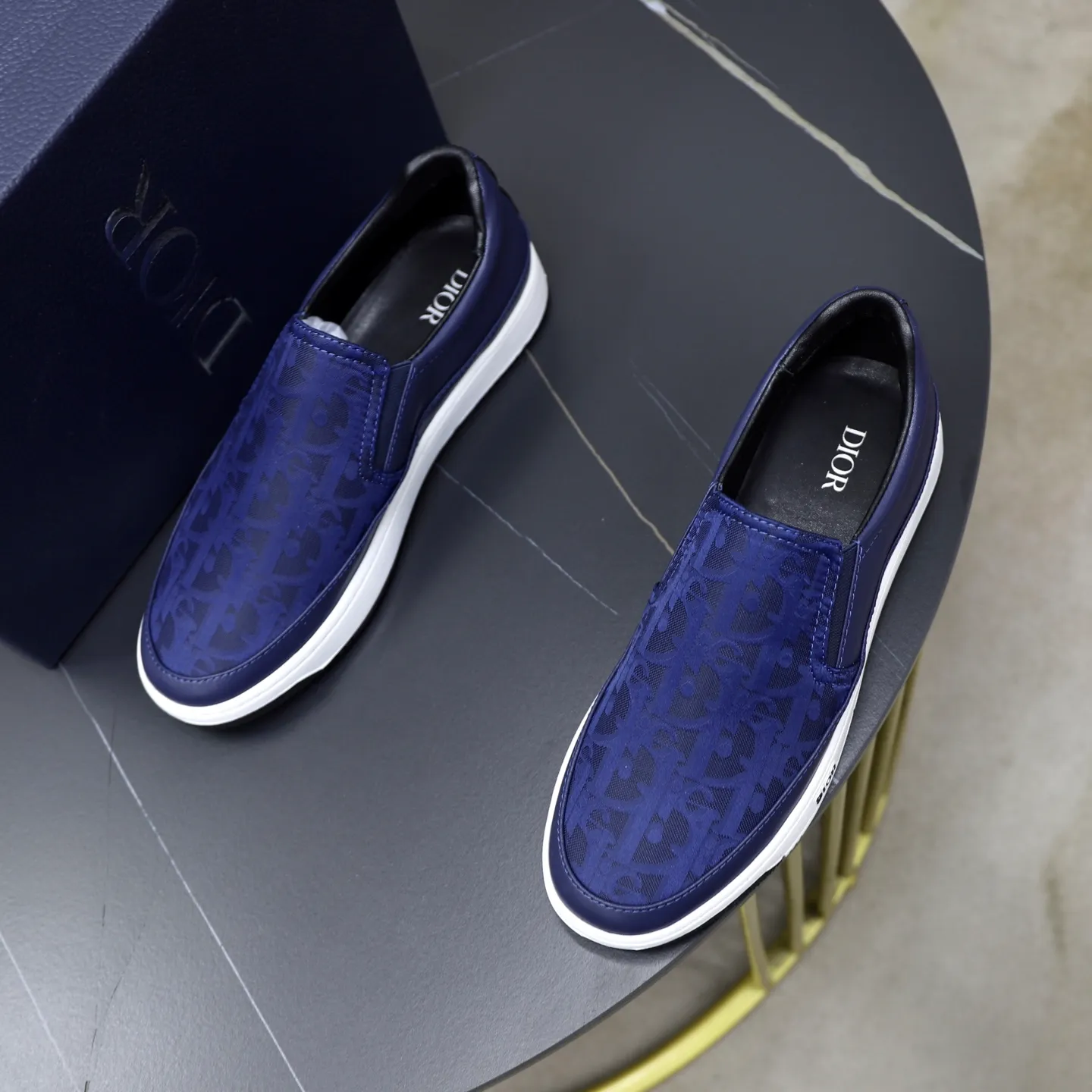 Ex-factory price: 420💰🙅‍♂️🙅‍♂️🙅‍♂️ Brand: Dior DIOR Standard code: 38-44 (45 customized) Grade: Same as the official website Material: Original material splicing Comfortable and breathable lining Lightweight and wear-resistant sports outsole Style category: Men's fashionable casual shoes Running sneakers Distinguished luxury brand elements Top luxury Color: actual picture color